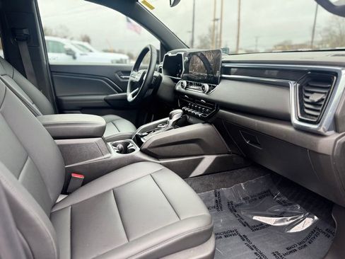 Used 2025 GMC Canyon Elevation w/ Convenience Package image 3