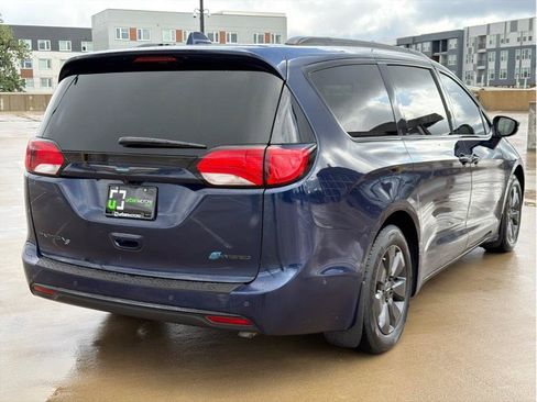 Used 2020 Chrysler Pacifica Limited w/ Advanced Safetytec Group FWD image 8