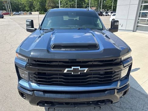 Used 2025 Chevrolet Silverado 2500 Custom w/ Custom Value Package AWD/4WD image 12