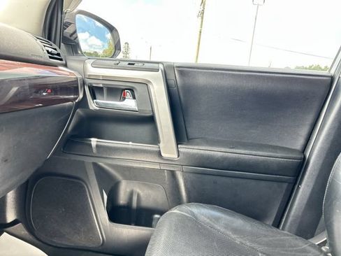 Used 2015 Toyota 4Runner Limited AWD/4WD image 38