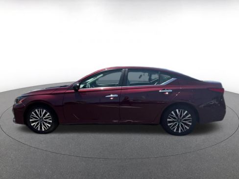 Used 2025 Nissan Altima 2.5 SV FWD image 7