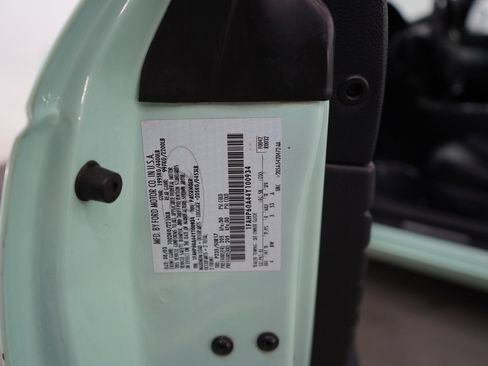 Used 2004 Ford Thunderbird image 19