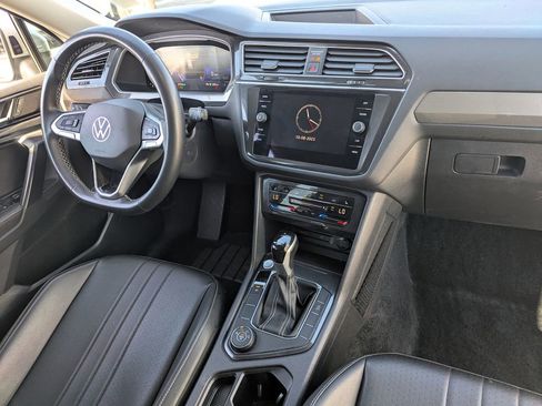 Used 2024 Volkswagen Tiguan SE image 33