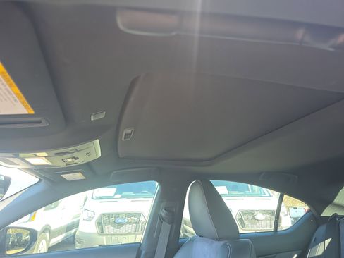 Used 2022 Lexus IS 500 image 32