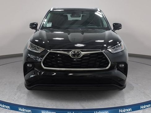 Certified 2024 Toyota Highlander Limited AWD/4WD image 2