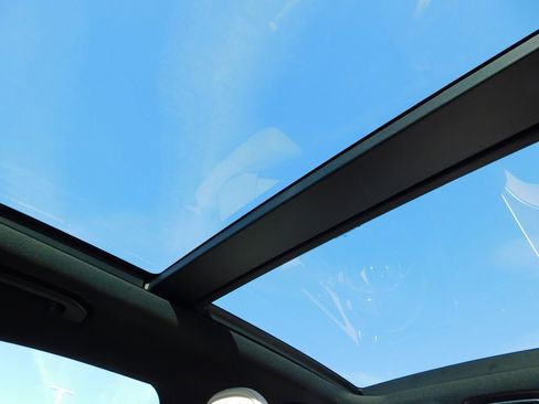 Used 2023 Mercedes-Benz GLC 300 4MATIC image 6