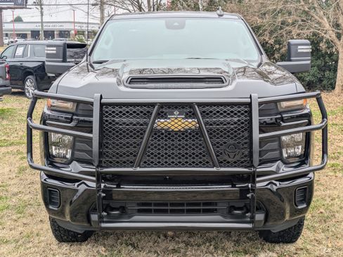 Used 2024 Chevrolet Silverado 2500 Custom image 9