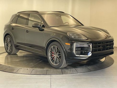 New 2025 Porsche Cayenne Turbo image 9