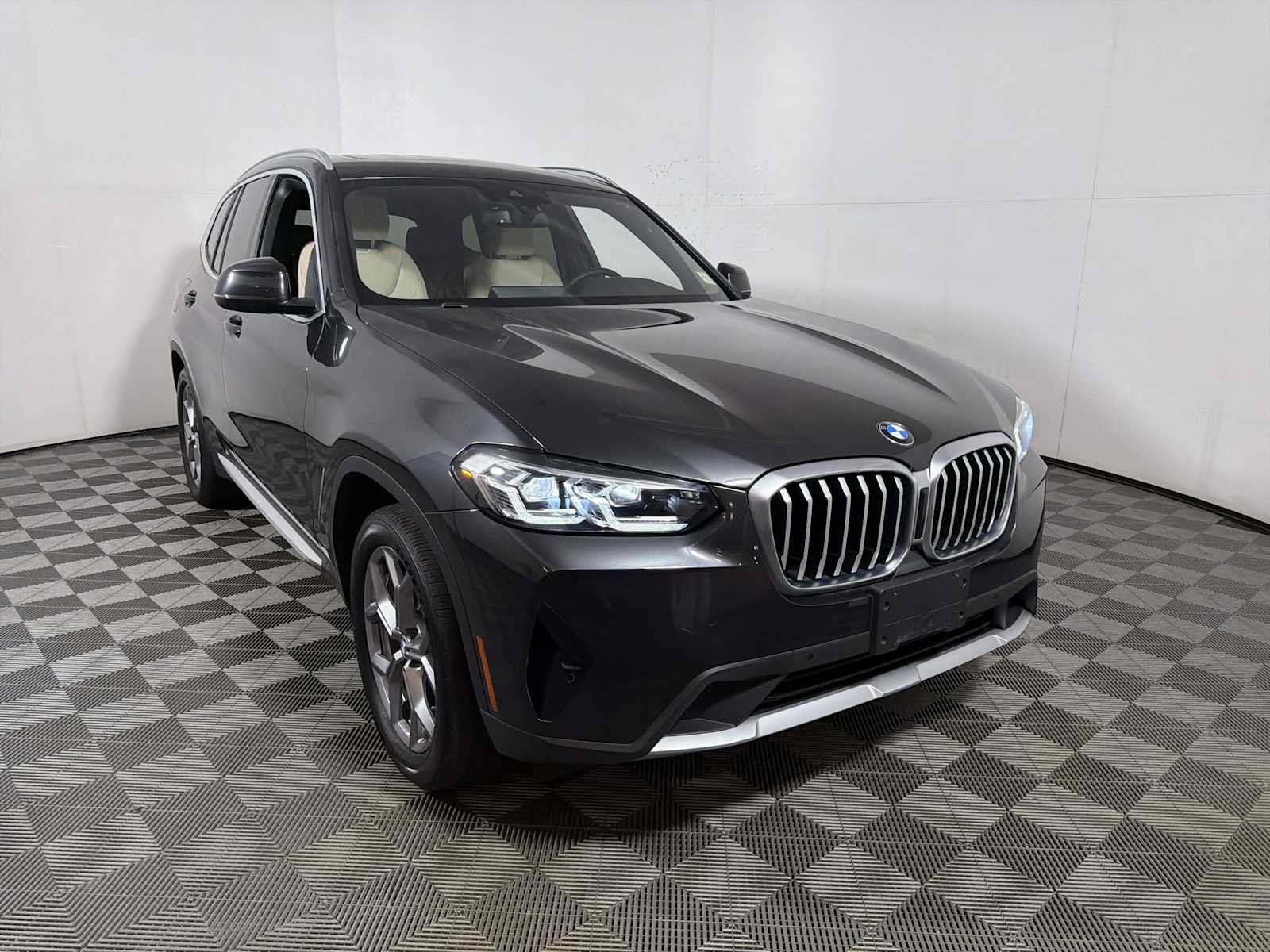 Used 2024 BMW X3 xDrive30i w/ Convenience Package AWD/4WD image 2
