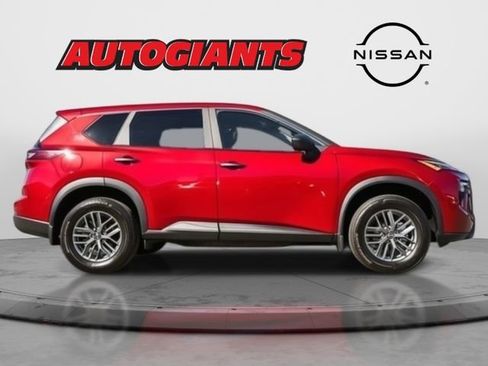 Used 2025 Nissan Rogue S image 6
