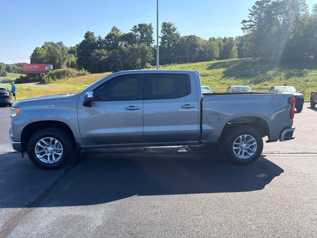 Used 2023 Chevrolet Silverado 1500 LT AWD/4WD image 5