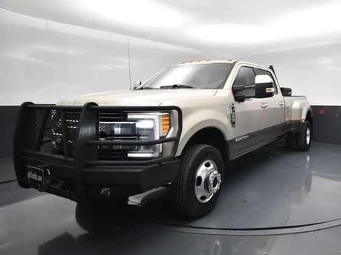 Used 2017 Ford F350 King Ranch w/ King Ranch Ultimate Package AWD/4WD image 2