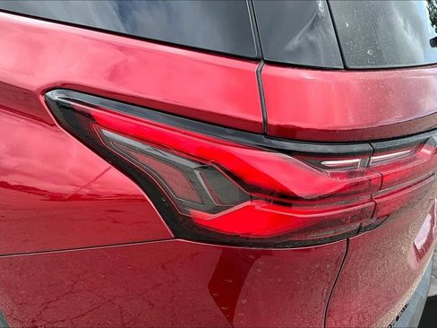 Used 2023 Chevrolet Traverse RS w/ LPO, Floor Liner Package AWD/4WD image 9