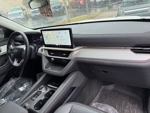 Certified 2025 Ford Explorer Active w/ Active Comfort Package AWD/4WD image 33