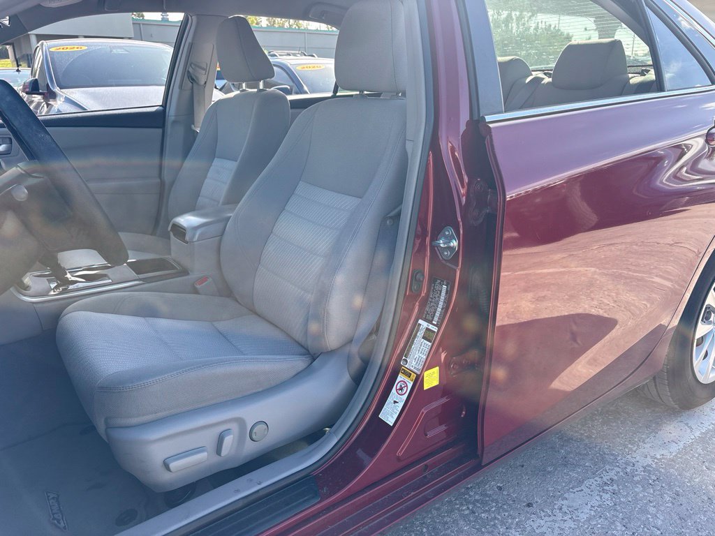 Used 2016 Toyota Camry LE FWD image 9