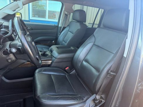 Used 2020 Chevrolet Suburban LT w/ Luxury Package AWD/4WD image 14