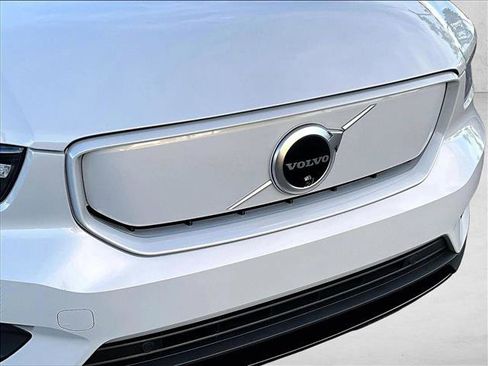 Used 2022 Volvo XC40 P8 Recharge Plus image 27