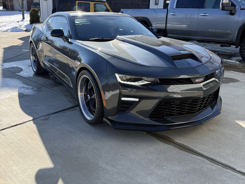 Used 2018 Chevrolet Camaro SS RWD image 5