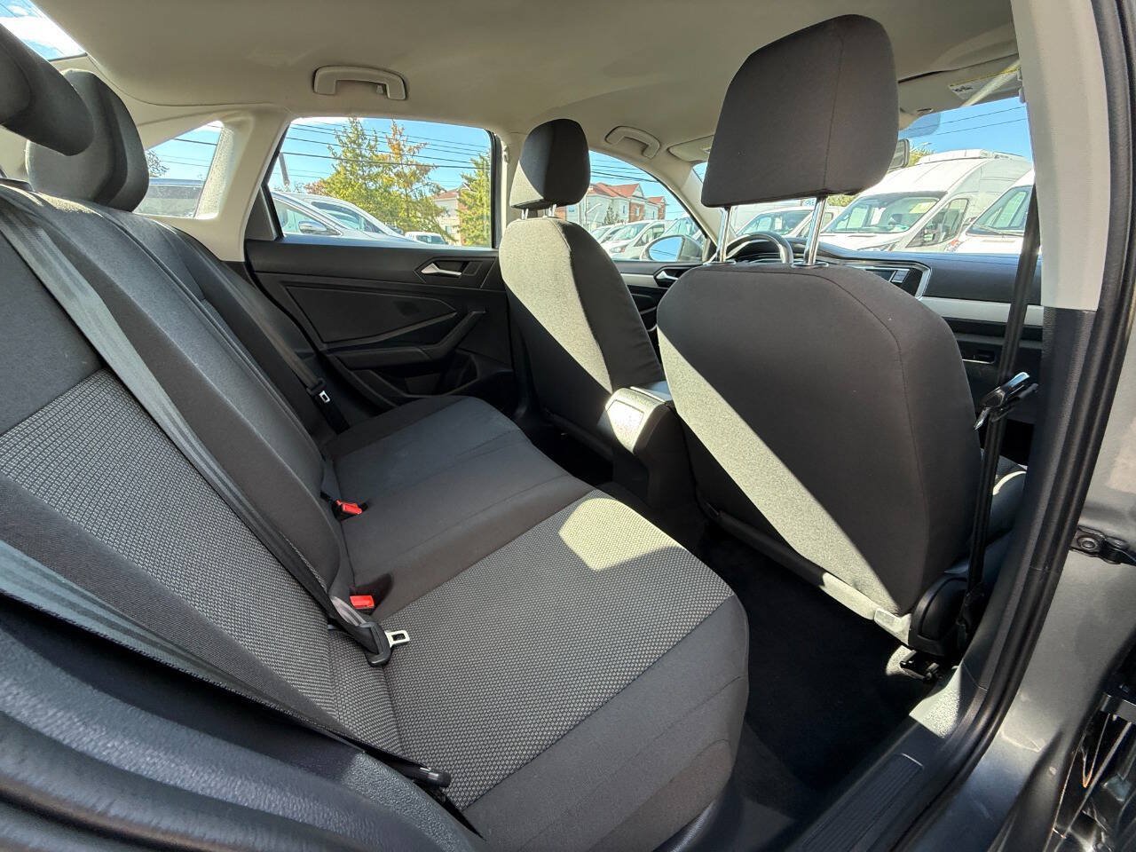Used 2019 Volkswagen Jetta SE FWD image 9