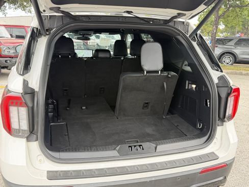 Used 2025 Ford Explorer ST-Line w/ ST-Line Street Pack AWD/4WD image 9