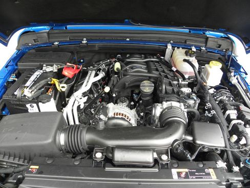 Used 2023 Jeep Gladiator Sport AWD/4WD image 17
