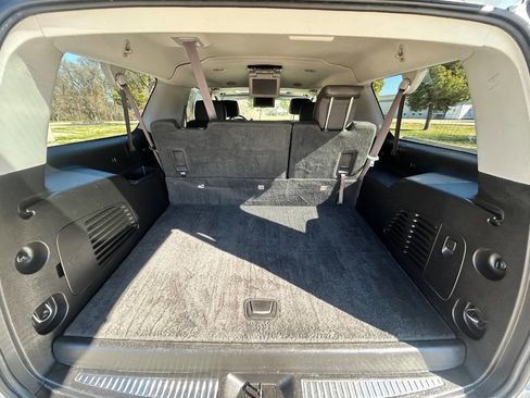 Used 2017 Chevrolet Suburban LT image 10