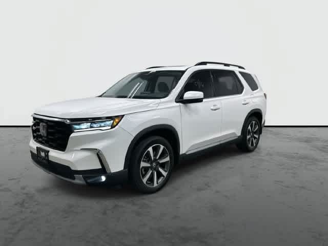 Certified 2025 Honda Pilot Touring image 8