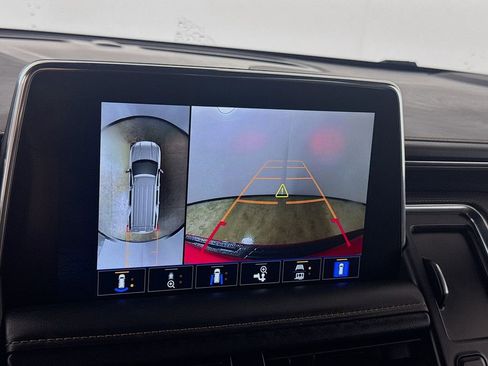 Used 2024 GMC Yukon AT4 w/ Technology Package image 18