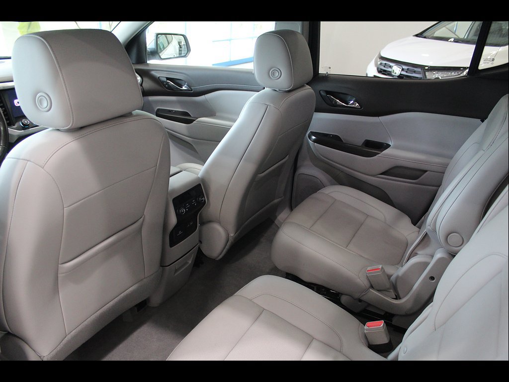 Used 2021 GMC Acadia SLT w/ Premium Package FWD image 16