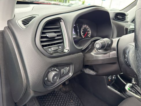Used 2019 Jeep Renegade Altitude w/ Quick Order Package 2XM AWD/4WD image 14