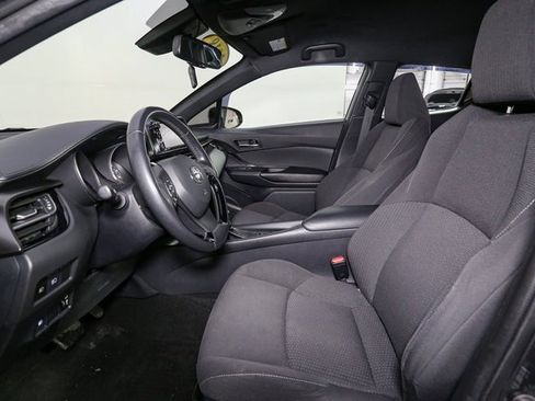 Used 2018 Toyota C-HR XLE image 34