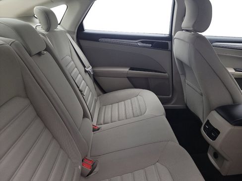 Used 2019 Ford Fusion SE FWD image 19