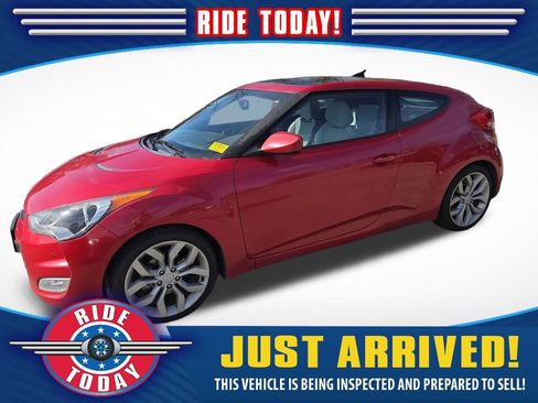 Used 2013 Hyundai Veloster w/ Style Pkg image 1