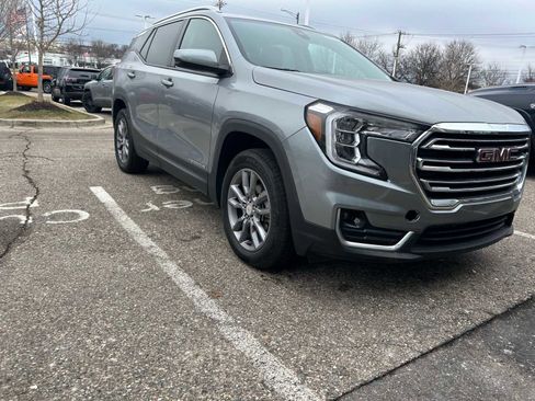 Used 2024 GMC Terrain SLT image 7