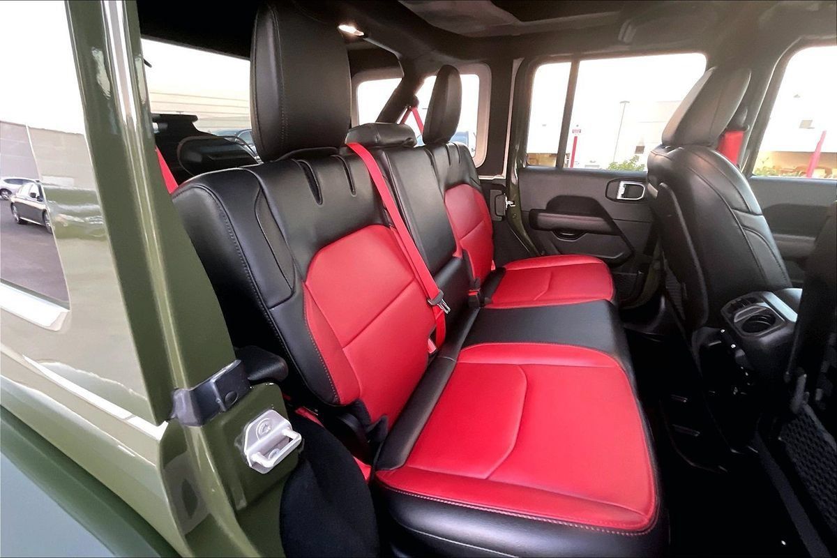 Used 2023 Jeep Wrangler Unlimited Rubicon 4xe AWD/4WD image 13