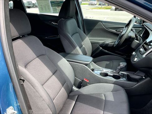 Used 2025 Chevrolet Malibu LT image 9