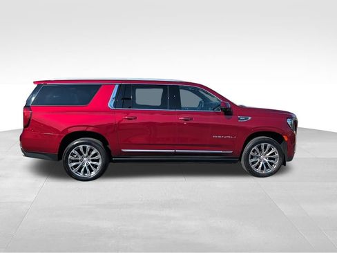 Used 2022 GMC Yukon XL Denali image 8