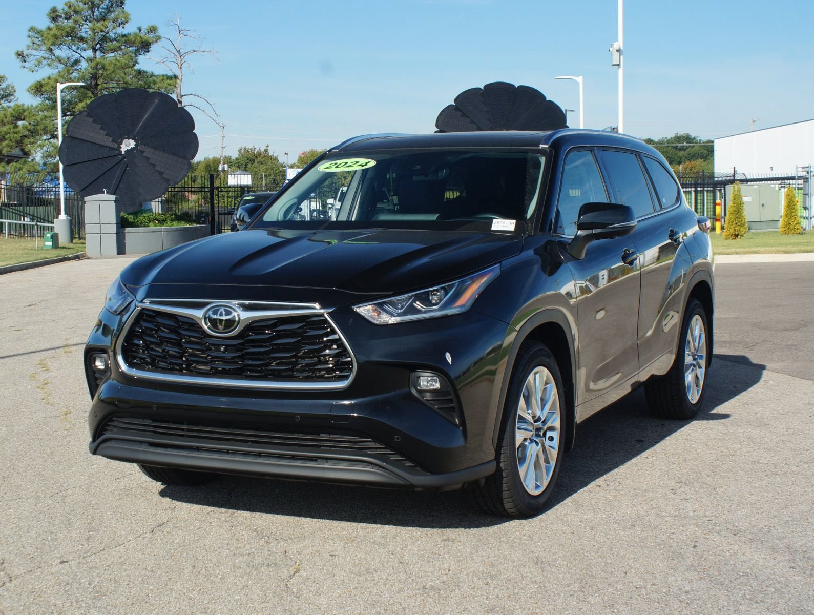 Used 2024 Toyota Highlander Limited FWD image 25