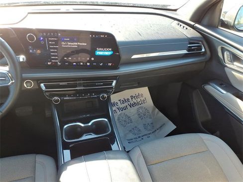 Used 2025 Chevrolet Traverse LT image 15