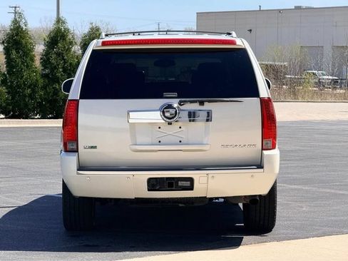 Used 2011 Cadillac Escalade ESV Luxury AWD/4WD image 6