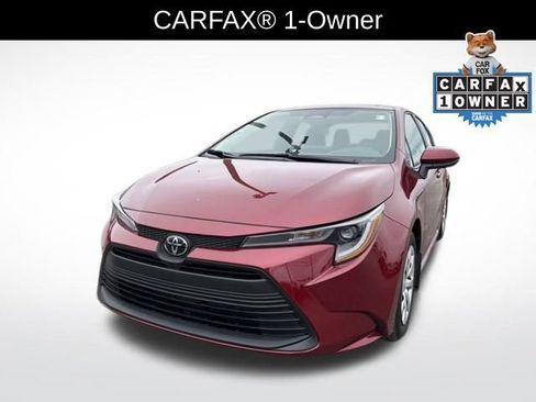 Used 2025 Toyota Corolla LE image 2