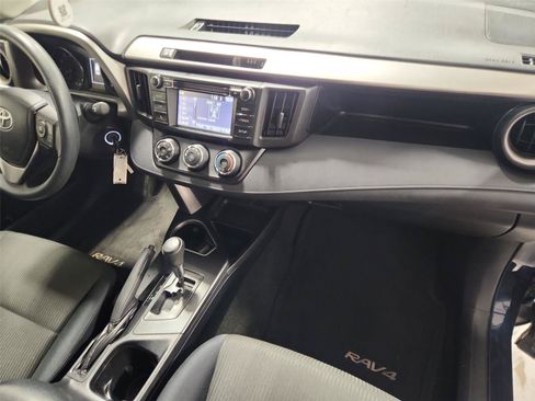 Used 2017 Toyota RAV4 LE AWD/4WD image 25