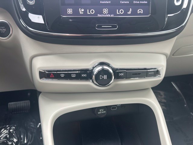 Used 2024 Volvo XC40 B5 Plus w/ Climate Package AWD/4WD image 27
