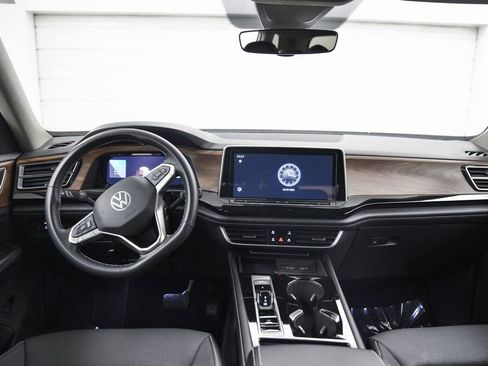 Used 2024 Volkswagen Atlas SE image 24