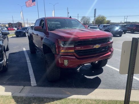 Used 2018 Chevrolet Silverado 1500 LT w/ All Star Edition image 2