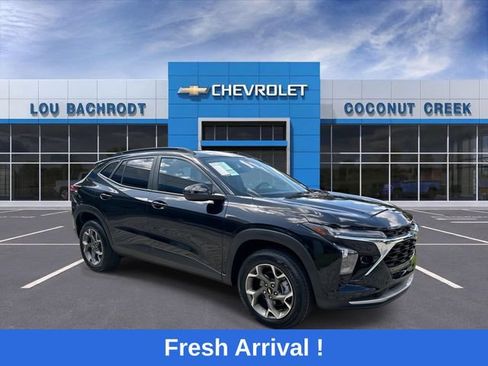Used 2024 Chevrolet Trax LT FWD image 2
