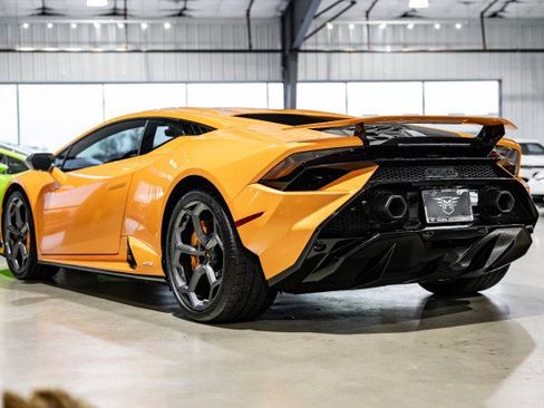 Used 2023 Lamborghini Huracan Tecnica image 4