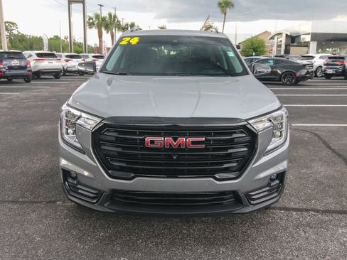 Used 2024 GMC Terrain SLT w/ Infotainment Package II AWD/4WD image 2