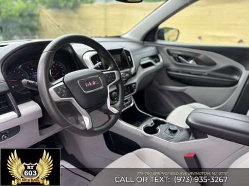 Used 2024 GMC Terrain SLE FWD image 17
