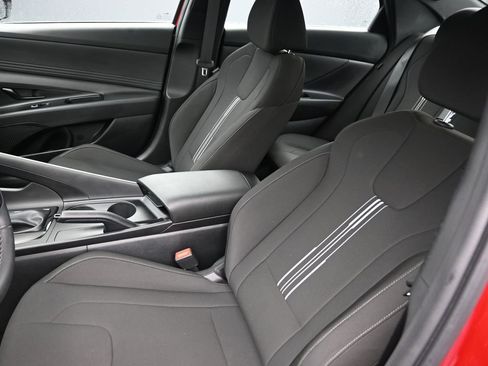Certified 2025 Hyundai Elantra Sport image 11